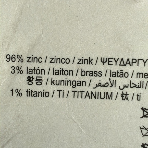 NWT. Zara Silver Elegant Silver Hoop Earrings. - Picture 9 of 10